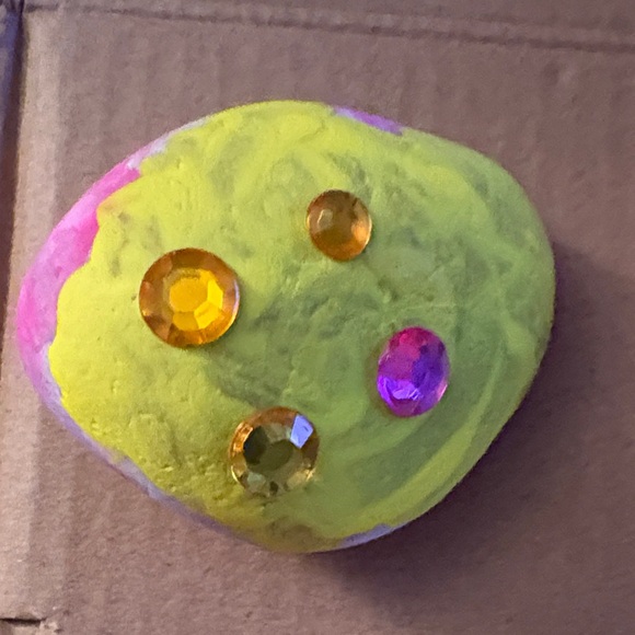 Emmy’s Creations: Vibrant Hand-Painted Decorative Stones - Picture 5 of 9